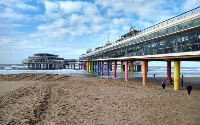 Eten bij een restaurant in Scheveningen