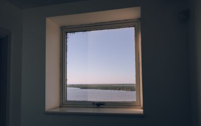 Voordelen van kunststof en aluminium kozijnen voor uw woning