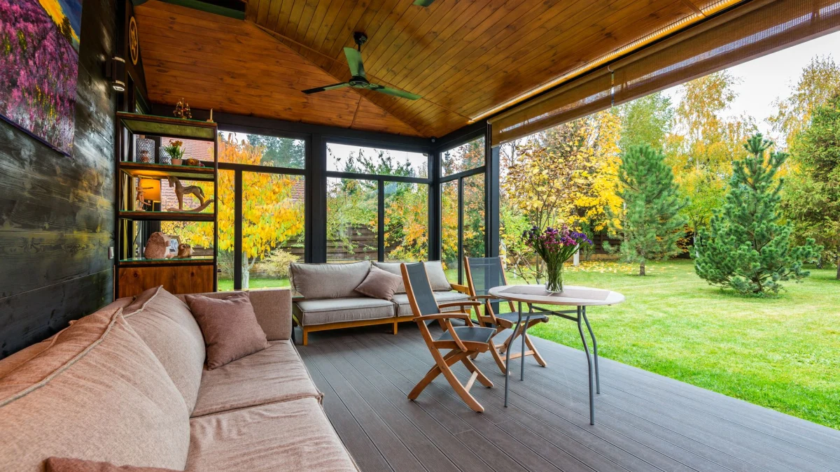De perfecte overkapping plaatsen voor jouw tuin