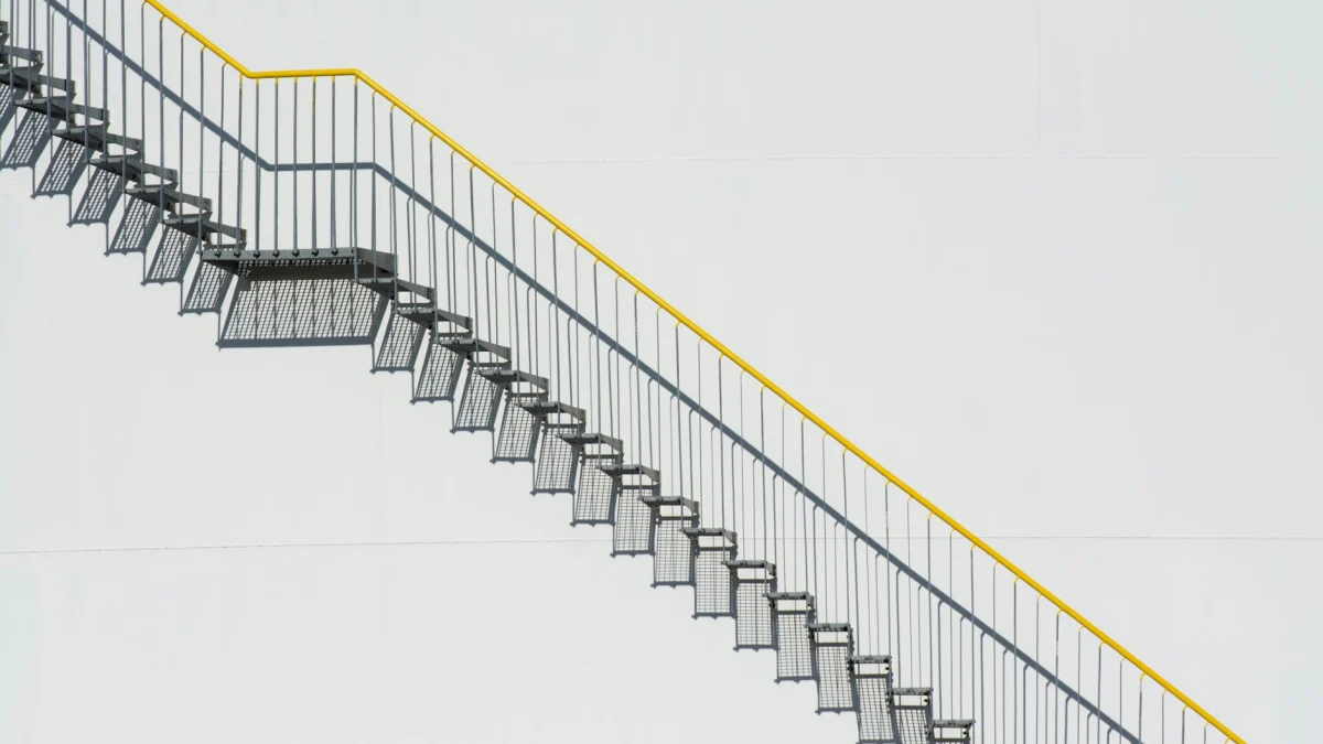 Exclusieve stalen trappen die design en functionaliteit verbinden