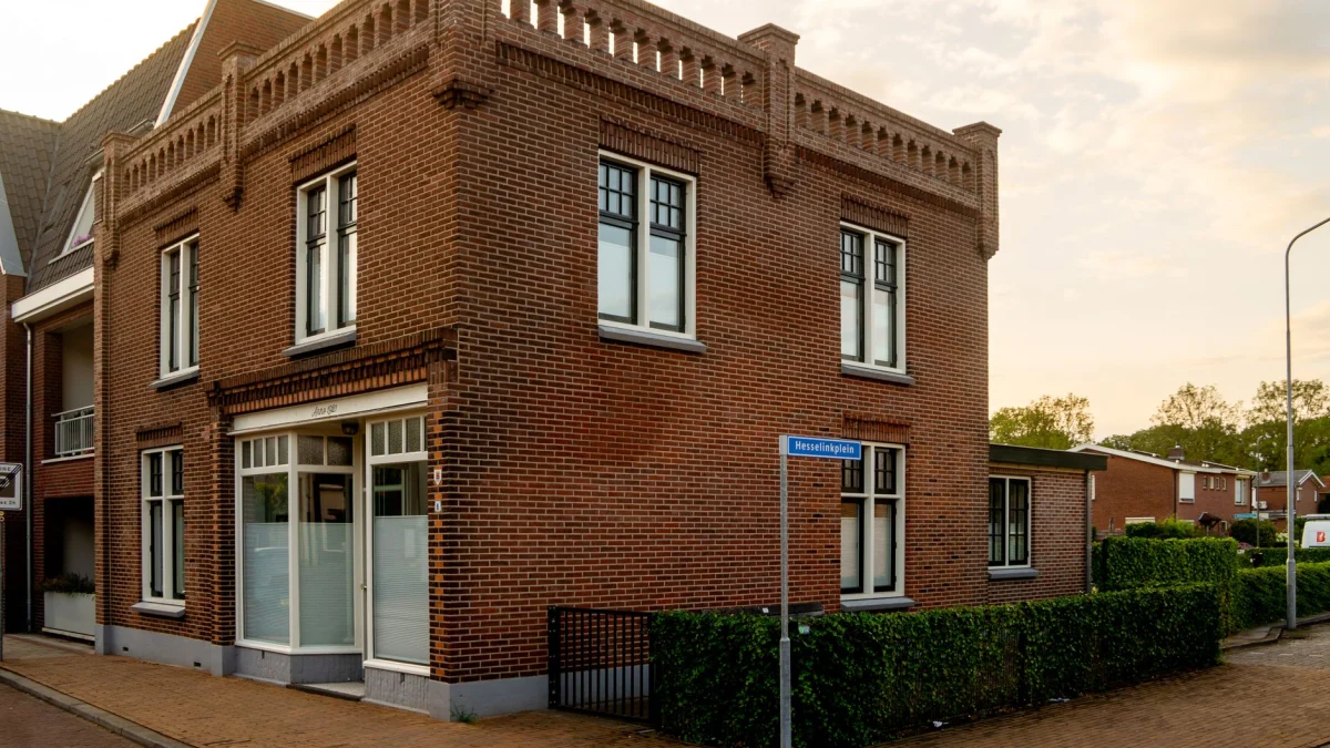 Hoe krijg je een huiselijk gevoel in een schaftkeet?