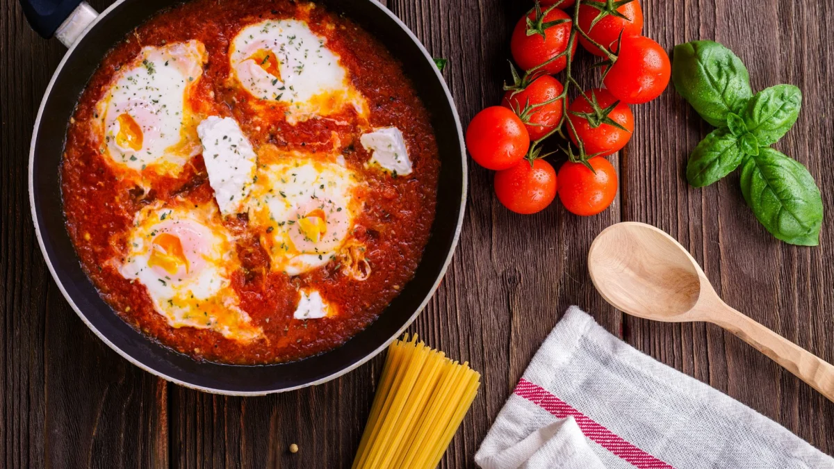 Kleine keuken, grote smaak: ruimtebesparende tips en recepten